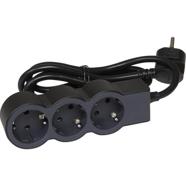 Base múltiple Legrand de 3 tomas 2P+T 16A 230V con cable 3 m y diseño plano acabado negro