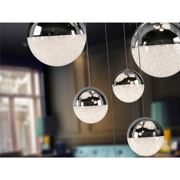 Luminária de teto SPHERE LED com 14 cúpulas cromadas, 78,6 W, 3000 K, 5502 lúmens, Ø60 cm, dimerizável.