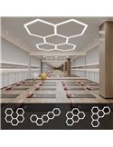 Luminária LED moderna hexagonal em formato de colmeia com 5 painéis, 144W, 6500K, 2220x1550mm, corpo branco.