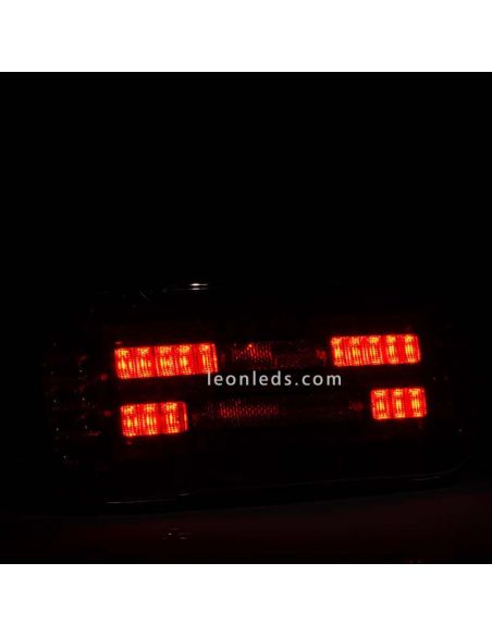 Piloto trasero LED con triángulo e intermitente progresivo con luz de matricula inferior 12V/24V R1 S1 2a AR F1 IIA L