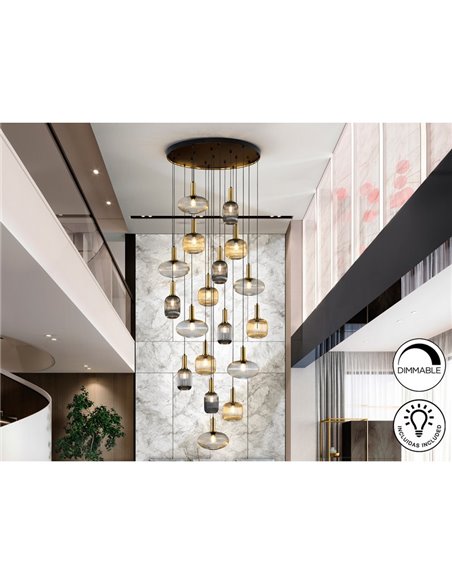 Luminária de teto NORMA com 18 lâmpadas, soquete E27, dimerizável, nas cores preto e latão.