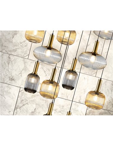 Luminária de teto NORMA com 18 lâmpadas, soquete E27, dimerizável, nas cores preto e latão.