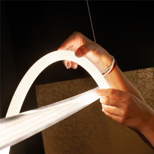 Aplique LED decorativo FUGAZ negro, 7W 3000K 840Lm, luz ondulada con tira flexible