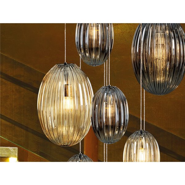 Suspension OVILA avec 13 lumières LED, 8W, 11310 lm, abat-jour en verre cognac/fumé, dimmable, IP20, chromée.