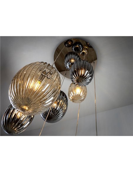 Suspension OVILA avec 13 lumières LED, 8W, 11310 lm, abat-jour en verre cognac/fumé, dimmable, IP20, chromée.