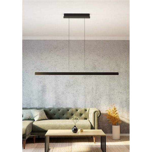 Suspension LED linéaire noire CIGGIANO, réglable en hauteur, 1500 mm, 30 W, 4440 lm, intensité variable avec télécommande.