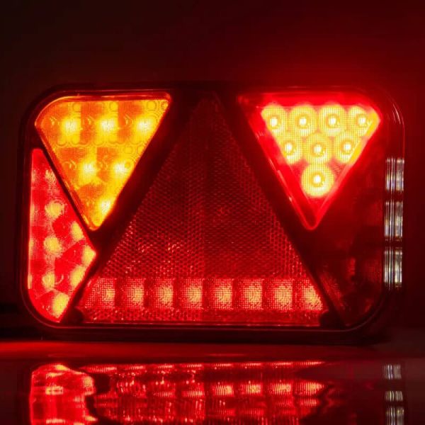 Piloto trasero LED FT-270 NT con triángulo reflectante 12V – Izquierdo o Derecho