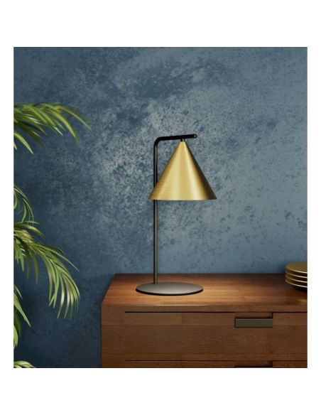 Luminária de mesa NARICES E27 em aço preto e latão escovado, design neonórdico.