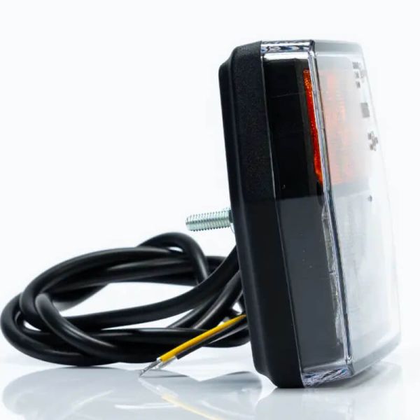 Farol de LED com indicadores de posição e de direção.