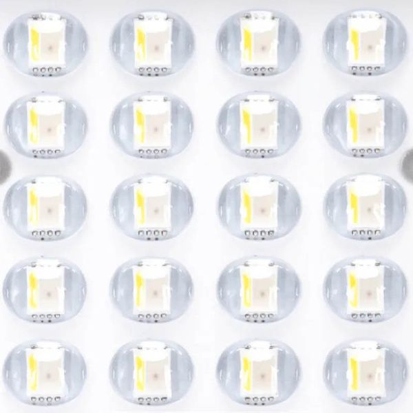 Chip projetor solar LED RGB de 50 W com painel de 2 m – IP66 para uso externo com controle remoto.