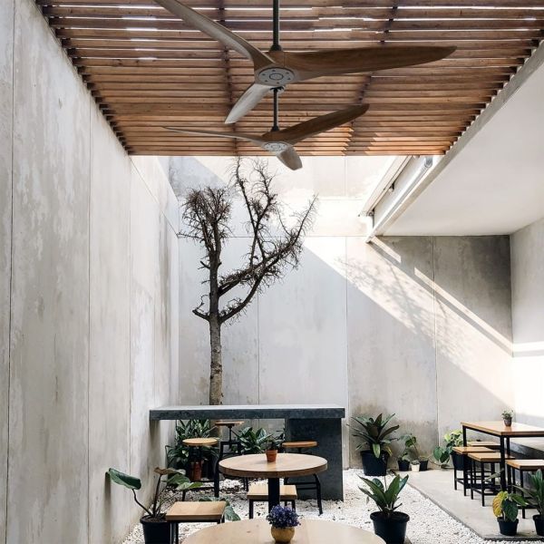 Ventilador de techo interior/exterior NOVA Ø152cm negro palas madera oscura DC 36W IP44