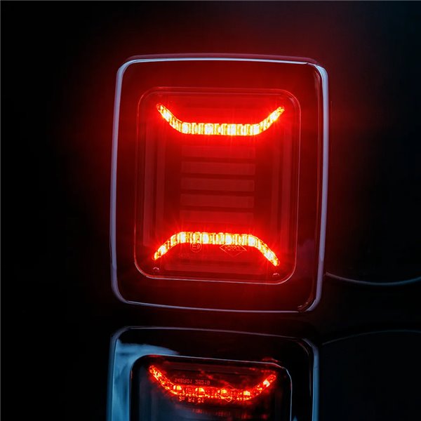 Lanterna traseira retangular cromada CUBE LED | Luz de posição neon, freio e seta dinâmica | IP68 12/24V | 2a R1 S1