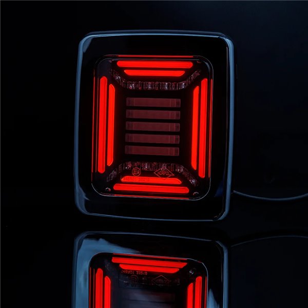 Piloto Trasero LED CUBE Cromado Rectangular | Posición NEON, Freno e Intermitente Dinámico | IP68 12/24V | 2a R1 S1