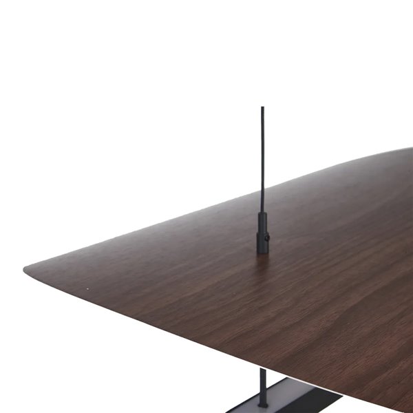 Luminária pendente LED Abisal 28W, 3000K, design moderno, preta e madeira, altura ajustável.