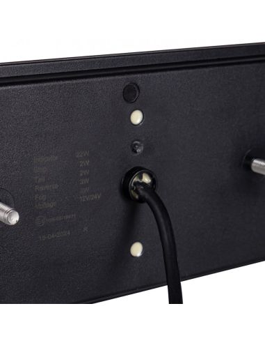 Schlankes LED-Rücklicht mit 6 Funktionen | Mit integriertem Dreieck | 12/24 V