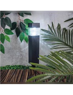 Estaca cuadrada solar LED NUWARA negra 6500K IP44 para Jardín con encendido automático 2