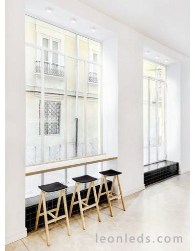 Puck LED para instalar en superficie de color blanco y diseño moderno de la marca Arkos Light | LeonLeds Iluminación