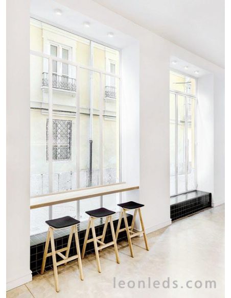 Puck LED para instalar en superficie de color blanco y diseño moderno de la marca Arkos Light | LeonLeds Iluminación