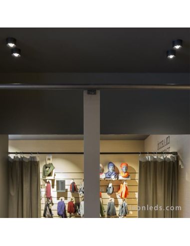 Spot LED redondo preto Puck da Arkos Light com design moderno para montagem saliente | Leon Iluminação LED