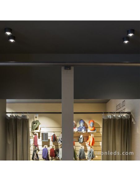 Foco LED redondo negro Puck de Arkos Light de diseño moderno para instalar en superficie | LeonLeds Iluminación