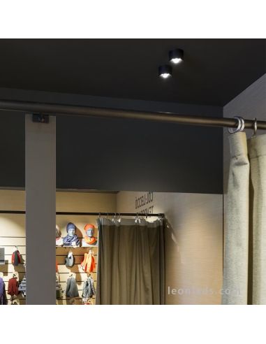Foco LED redondo negro Puck de Arkos Light de diseño moderno para instalar en superficie | LeonLeds Iluminación