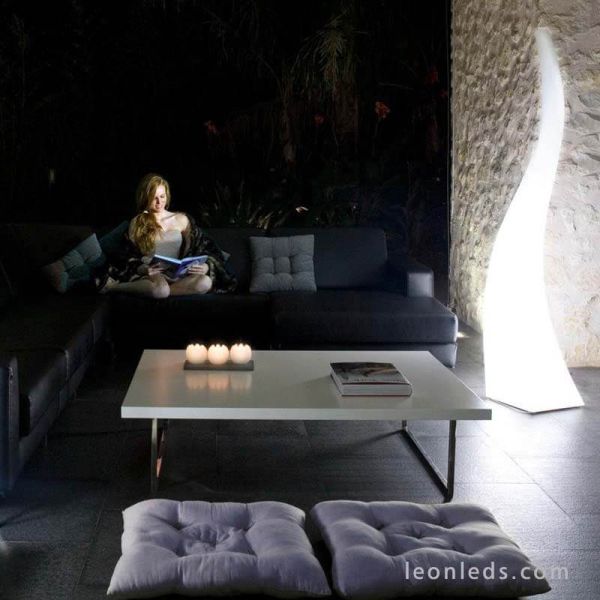 Lámpara de Pie instalado en exterior serie Flame de Mantra | LeonLeds Iluminación exterior