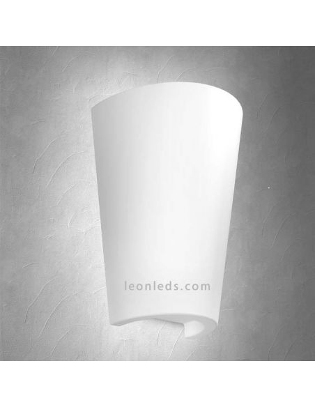 Arandela para exterior em forma de azulejo que serve de vaso de flores | Leon Iluminação LED