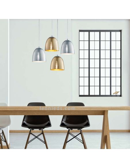 Lámpara de techo Ontario instalada encima de una mesa