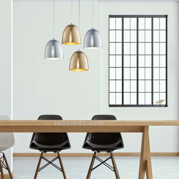 Lámpara de techo Ontario instalada encima de una mesa