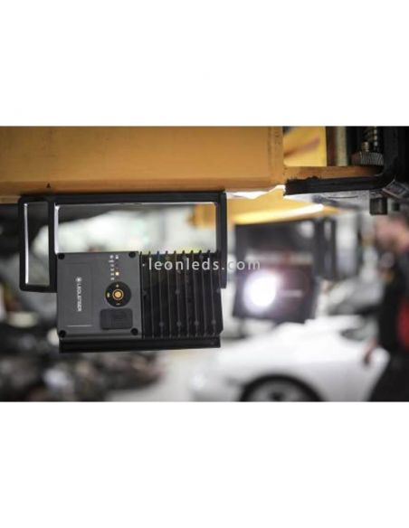 Proyector LED portatil magnetico iF8R