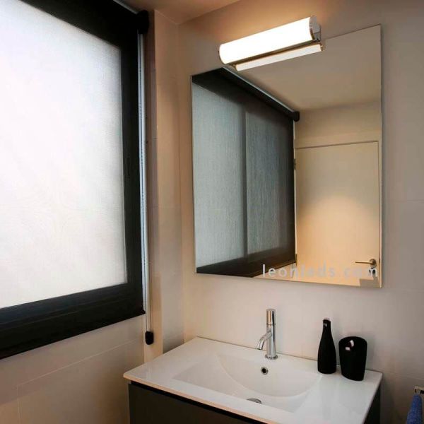 Applique murale pour miroir de salle de bain de Faro Barcelona | LeonLeds.com