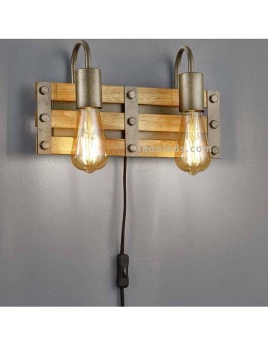 Applique murale en bois à 2 lumières avec prise et interrupteur Khan | Éclairage LeonLeds