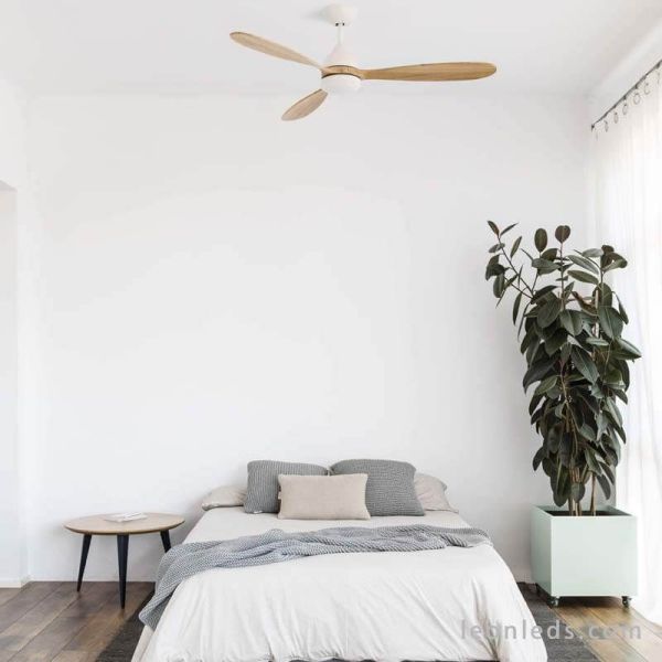 Ventilateur de plafond LED Poros blanc et bois | Éclairage LeonLeds