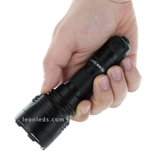 Linterna de Mano Nitecore New P30 Largo Alcance Nitecore | LeonLeds Iluminación