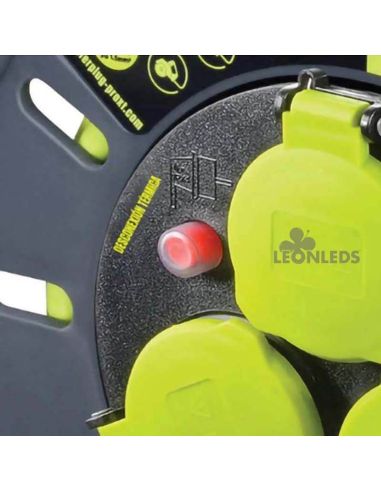 Enrollacable IP44 25M + 3 Enchufes 3000W 250V Luceco Pro XT | LeonLeds