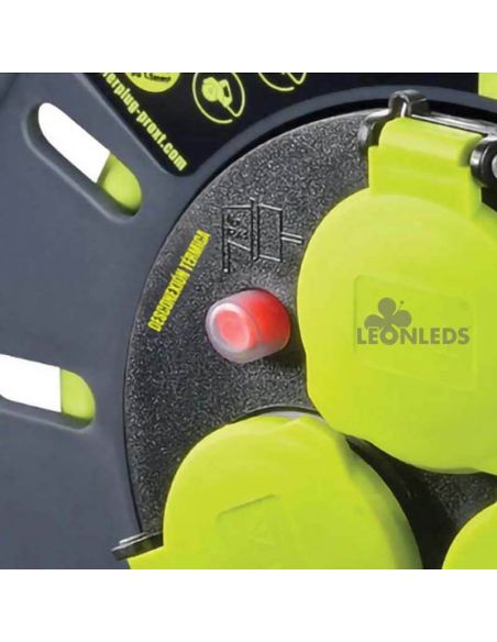 Enrollacable IP44 25M + 3 Enchufes 3000W 250V Luceco Pro XT | LeonLeds