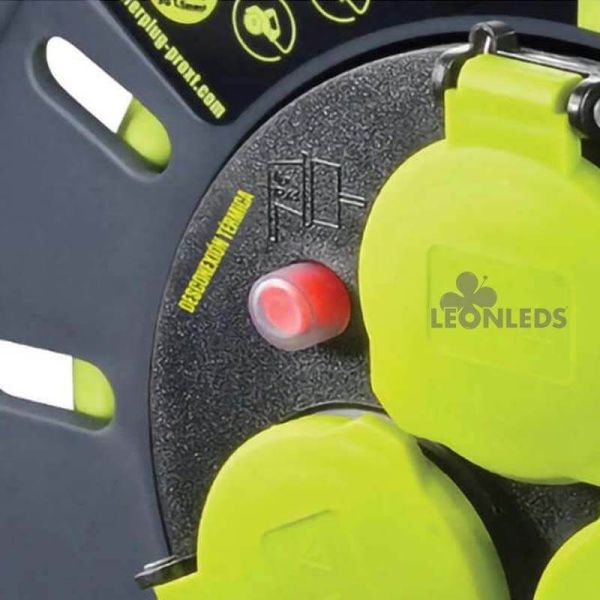 Enrollacable IP44 25M + 3 Enchufes 3000W 250V Luceco Pro XT | LeonLeds
