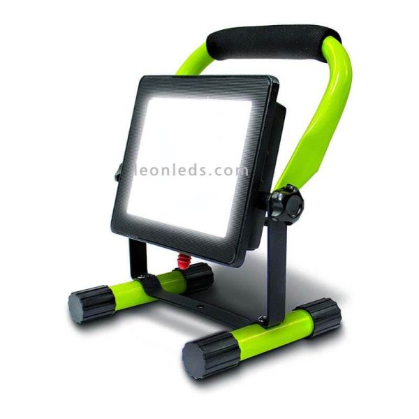 Proyector LED Portatil Ligero 10W con 1,5 Metros de Cable 5000k Luceco EFLDW10B50 | LeonLeds.com