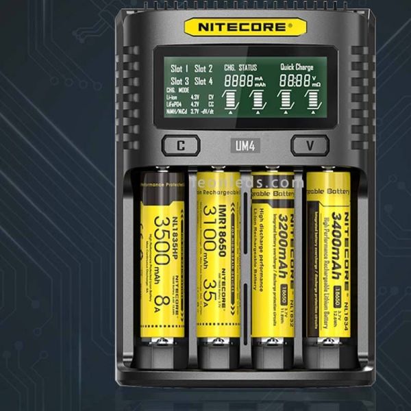 Cargador para 4 baterías UM4 con LCD Cargador inteligente Nitecore | LeonLeds