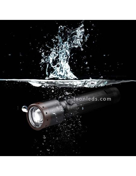 Linterna LED de mano P5R Core 502178 recargable con Zoom 500 Lumens 4058205020428 | LeonLeds Iluminación