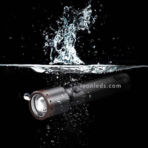 Linterna LED de mano P5R Core 502178 recargable con Zoom 500 Lumens 4058205020428 | LeonLeds Iluminación