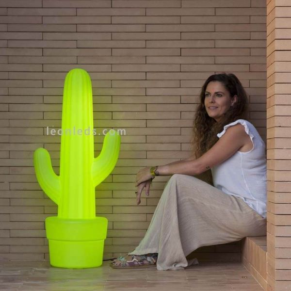 Candeeiro de chão exterior LED Kaktus| Candeeiro de cacto verde em PVC com cabo | Leon Iluminação LED