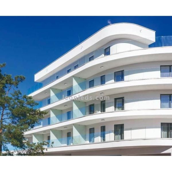 Aplique exterior blanco Bachelor Mantra ambiente | LeonLeds Iluminación