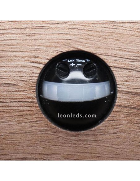 Aplique LED exterior detalle del sensor de movimiento Ruka gris oscuro Mantra | LeonLeds Iluminación