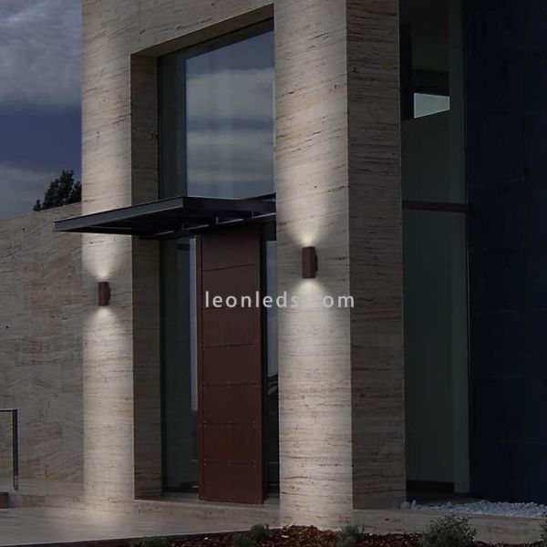 Arandela retangular de exterior Quadrado de pedra | LeónIluminação Leds | Fachada moderna de concreto claro de parede