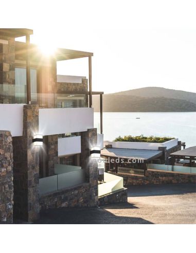 Aplique LED cuadrado de exterior moderno Molina | lámpara de pared con cristal casa moderna | LeónLeds Iluminación