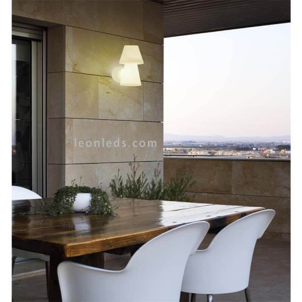 Aplique branco Lola 35 fot ambient New Garden | Leon Iluminação LED