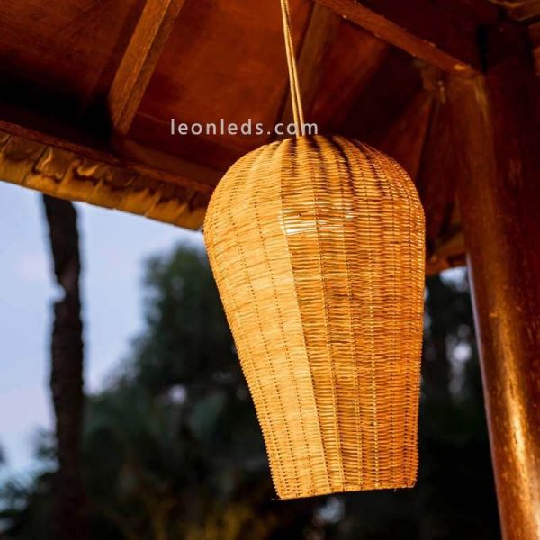 Lámpara colgante portátil sin cables Saona 50 foto de ambiente New Garden | LeonLeds Iluminación