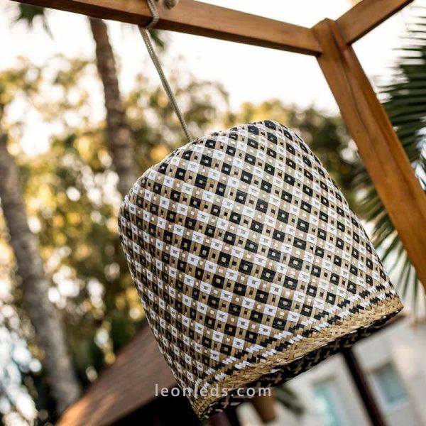 Lámpara colgante portátil y recargable Benirrás foto de ambiente New Garden | LeonLeds Iluminación