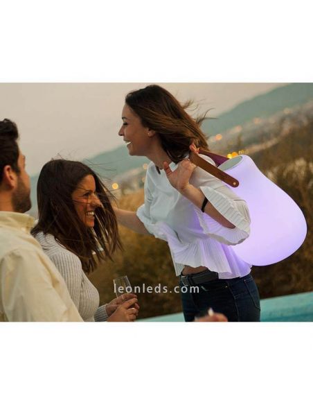 Lámpara de sobremesa LED RGB exterior portátil altavoz Kurby Play foto de ambiente New Garden | LeónLeds Iluminación